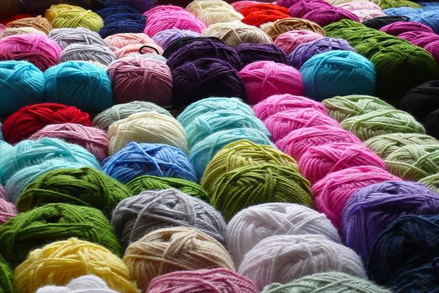 通販で毛糸をお探しなら！「編み方が分からない」という方も編み図のサービスがあるため安心！